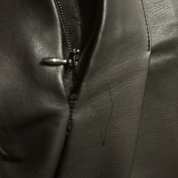 ABERCROMBIE AND FITCH VEGAN LEATHER HIGH RISE PLEATED MINI SKIRT (Faulty) - Picture 5 of 12